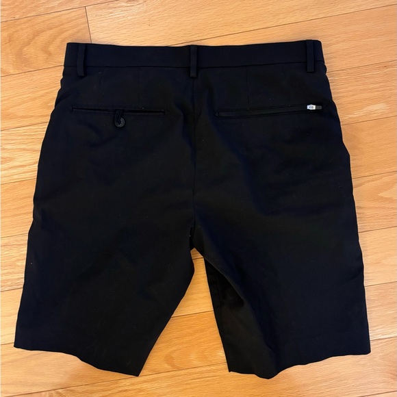 Men’s Black Uniqlo Shorts - Picture 2 of 3